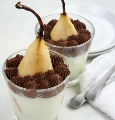 two cups with pear cheesecake