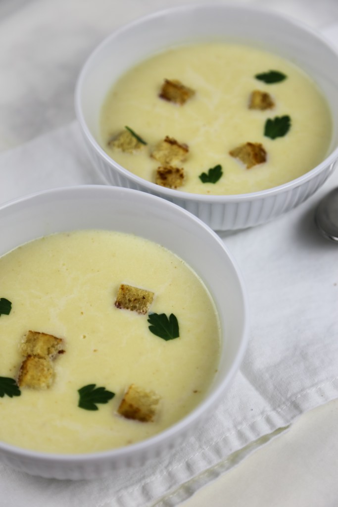 vegan creamy cauliflower soup